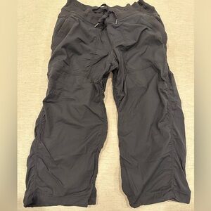 EUC Lululemon cropped dance pants